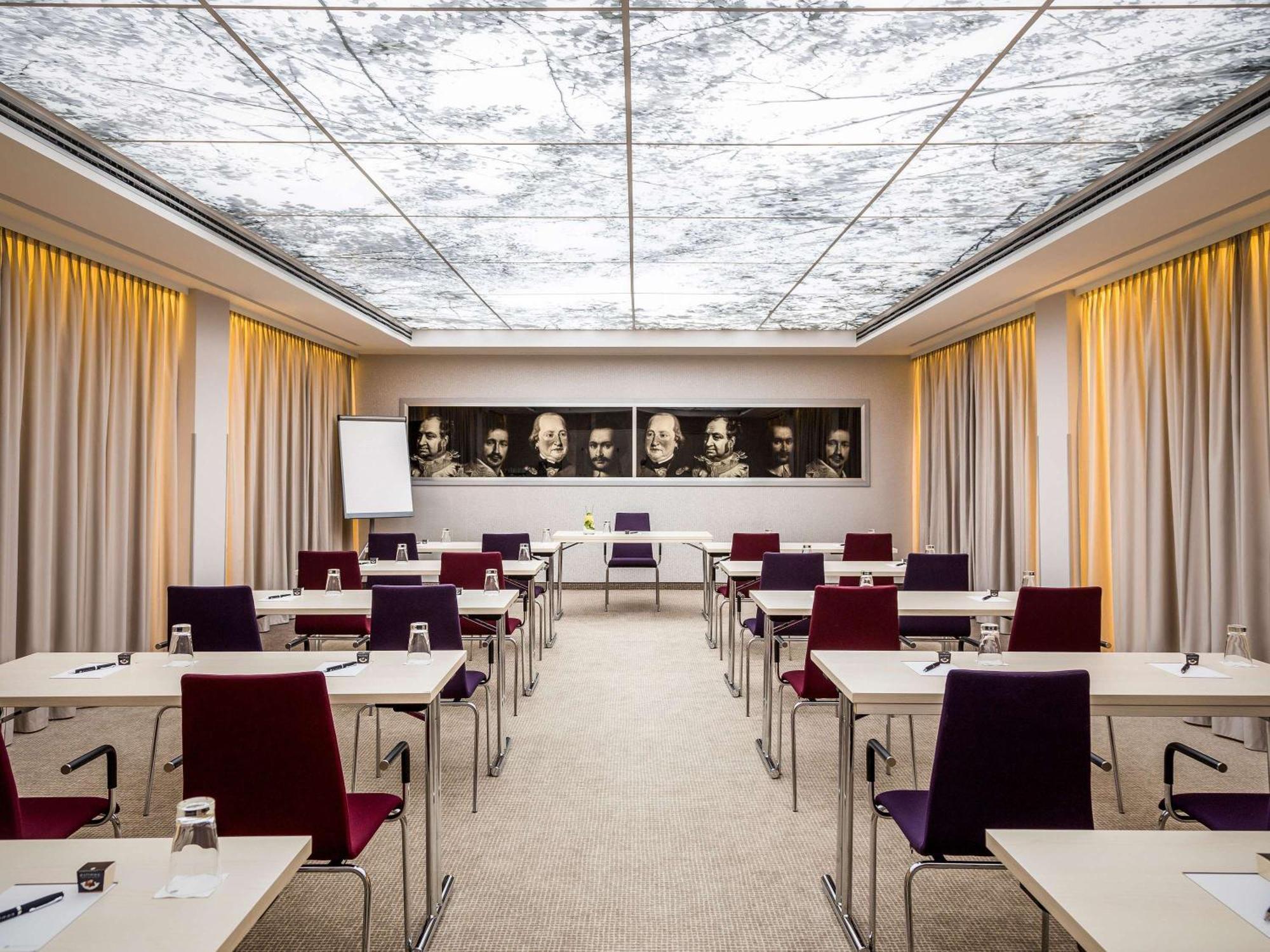 Pullman Hotel 4*